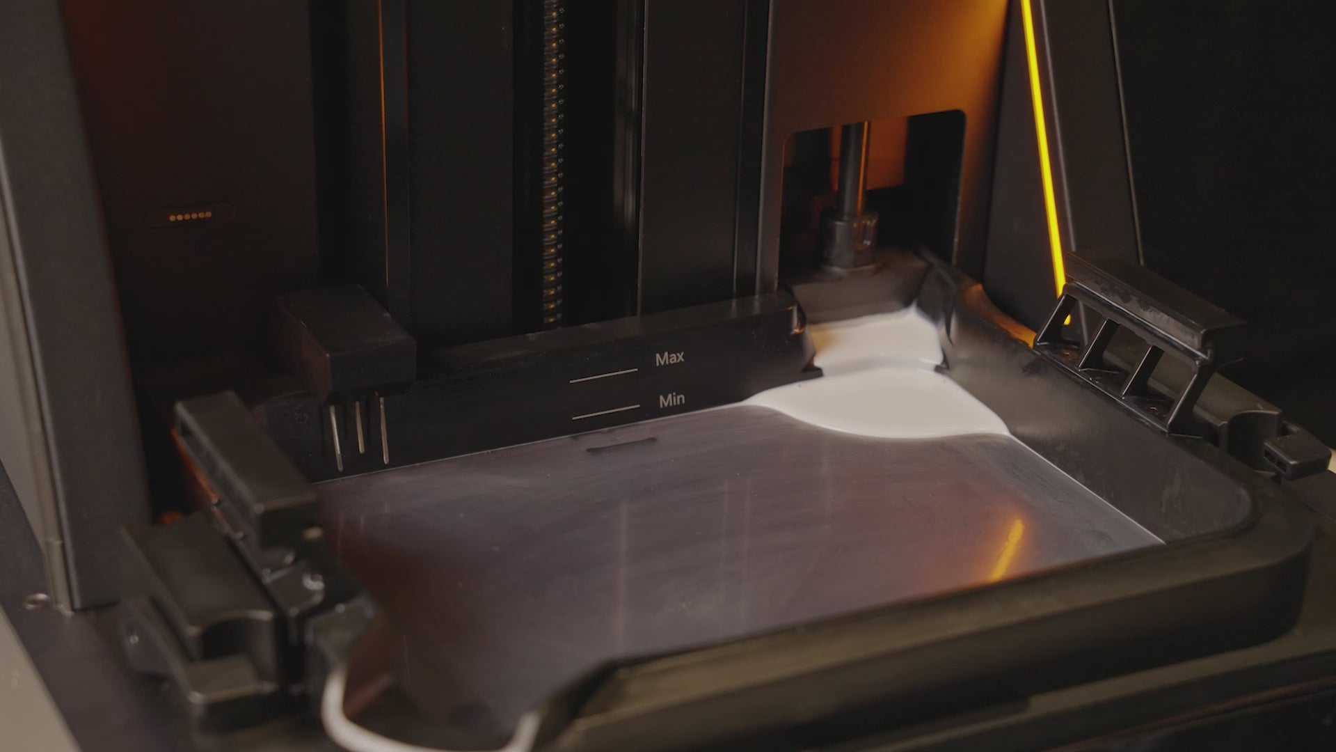 Load video: <p>Resin amount detection (accuracy within ±5 g) and automatic refill before and during printing.</p>